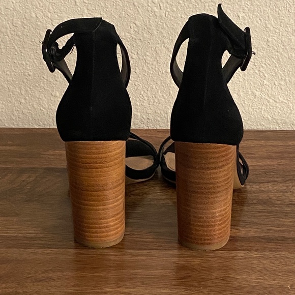 STEVE MADDEN: SIZE 9 BLACK ANKLE STRAP W/ CHUNKY WOODEN HEEL - Picture 3 of 6